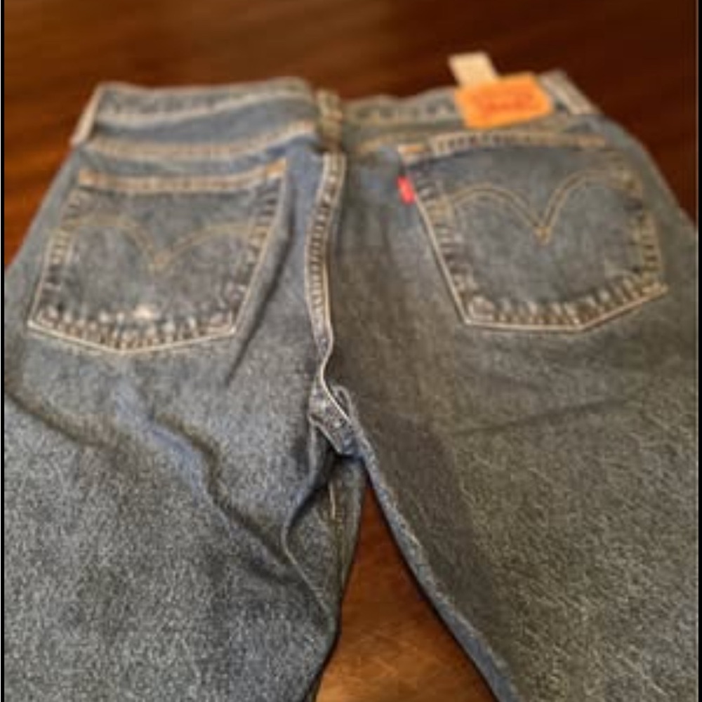 Levi’s - Picture 2 of 7